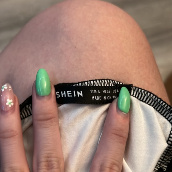 Black and white t shirt - Picture 2 of 2